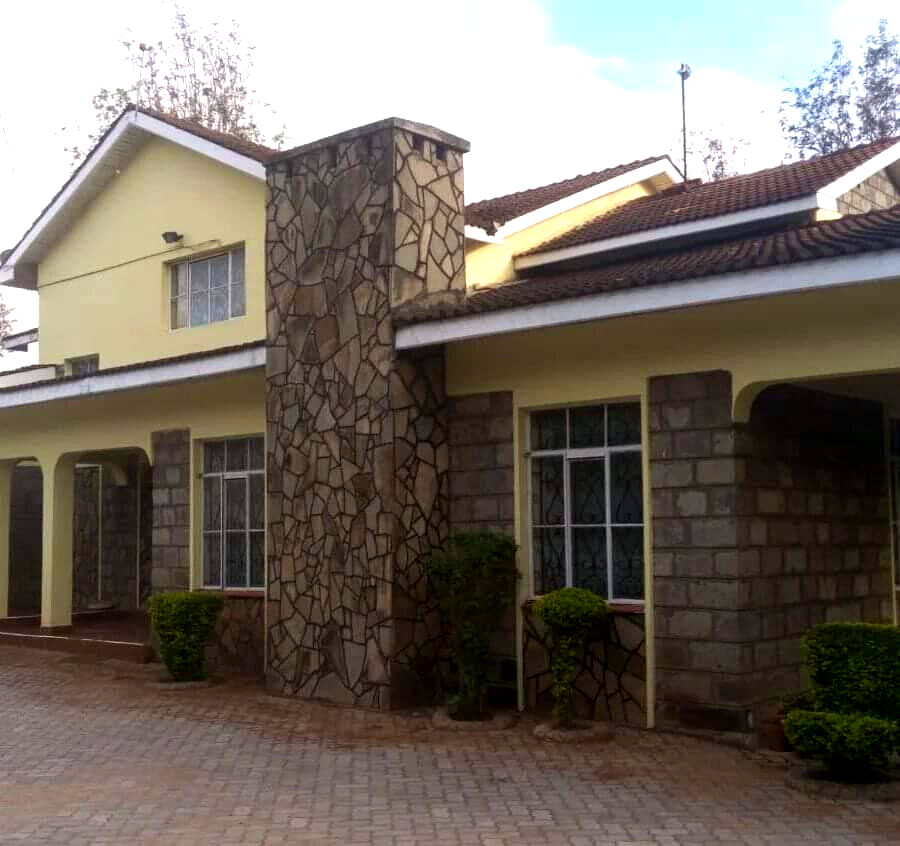 1-Acre Garden Townhouse with DSQ & Study – Karen