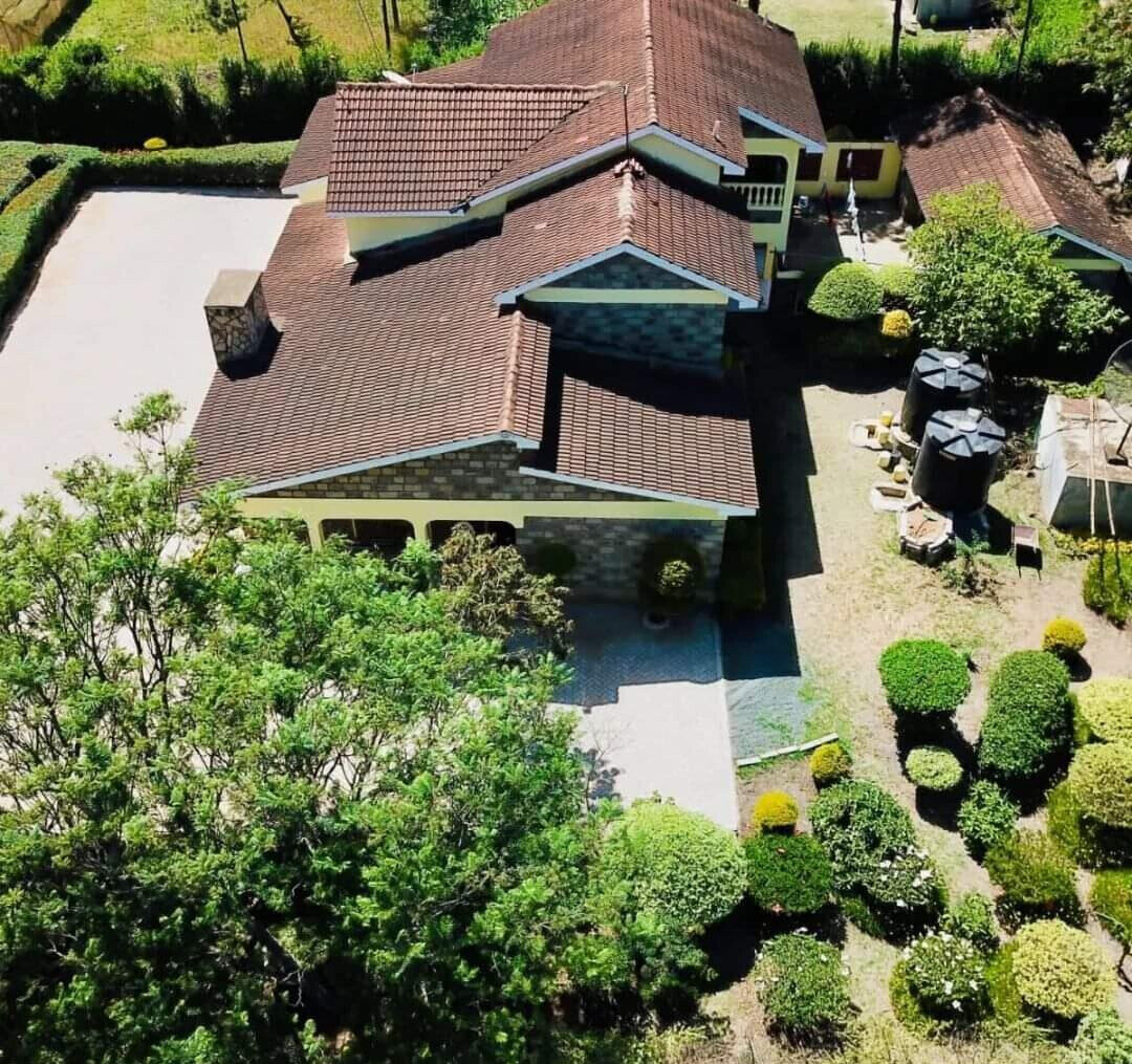1-Acre Garden Townhouse with DSQ & Study – Karen