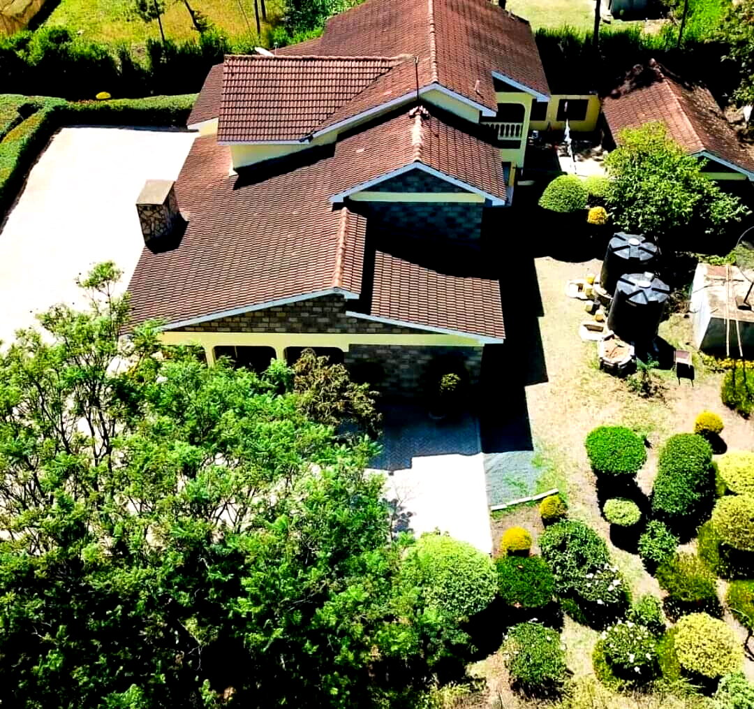 1-Acre Garden Townhouse with DSQ & Study – Karen