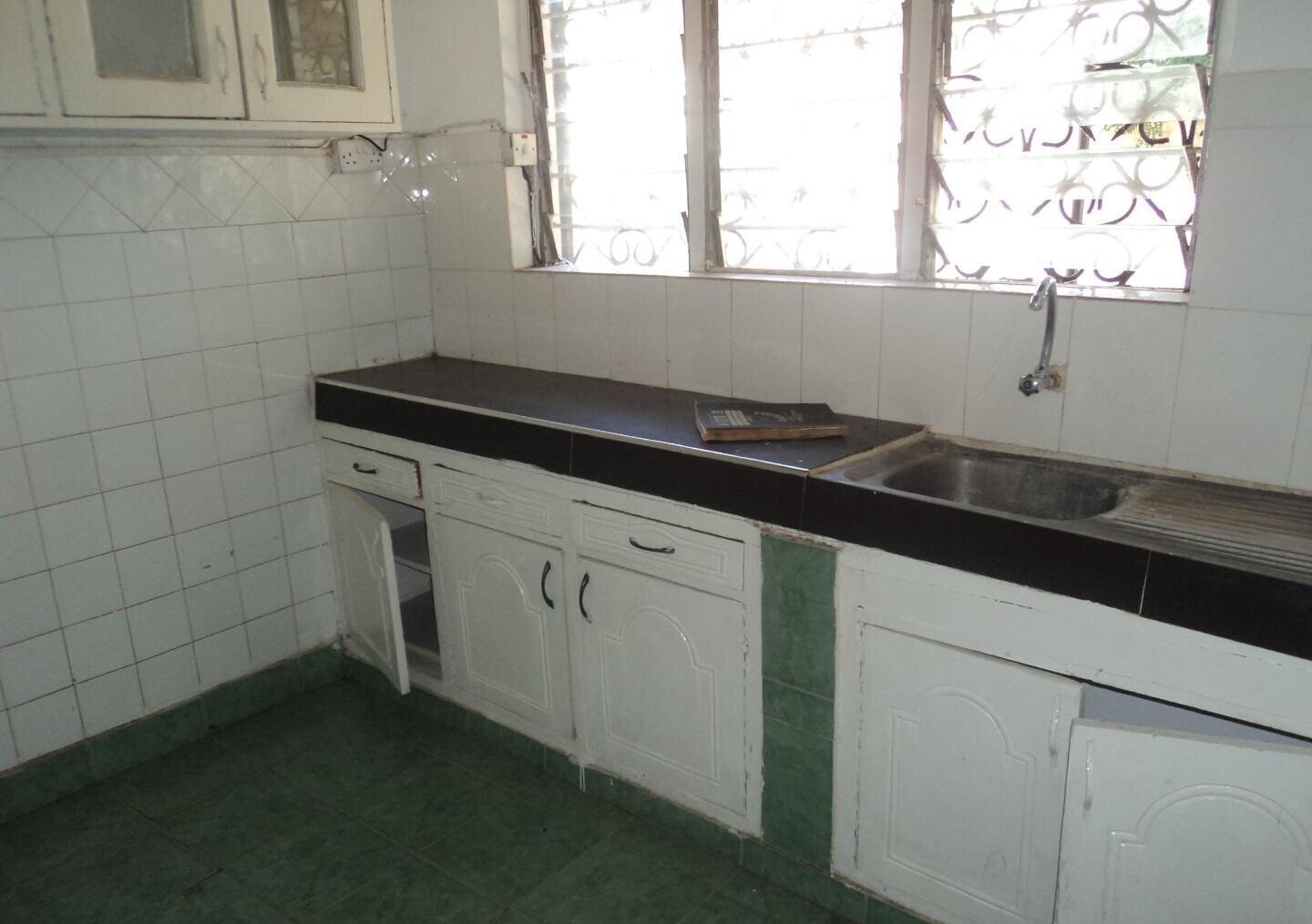 Spacious 4BR Maisonette on 1.2 Acres