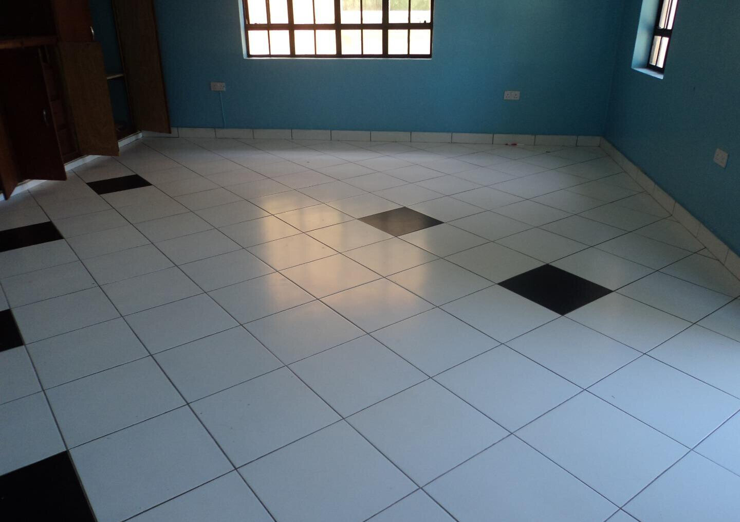 Spacious 4BR Maisonette on 1.2 Acres