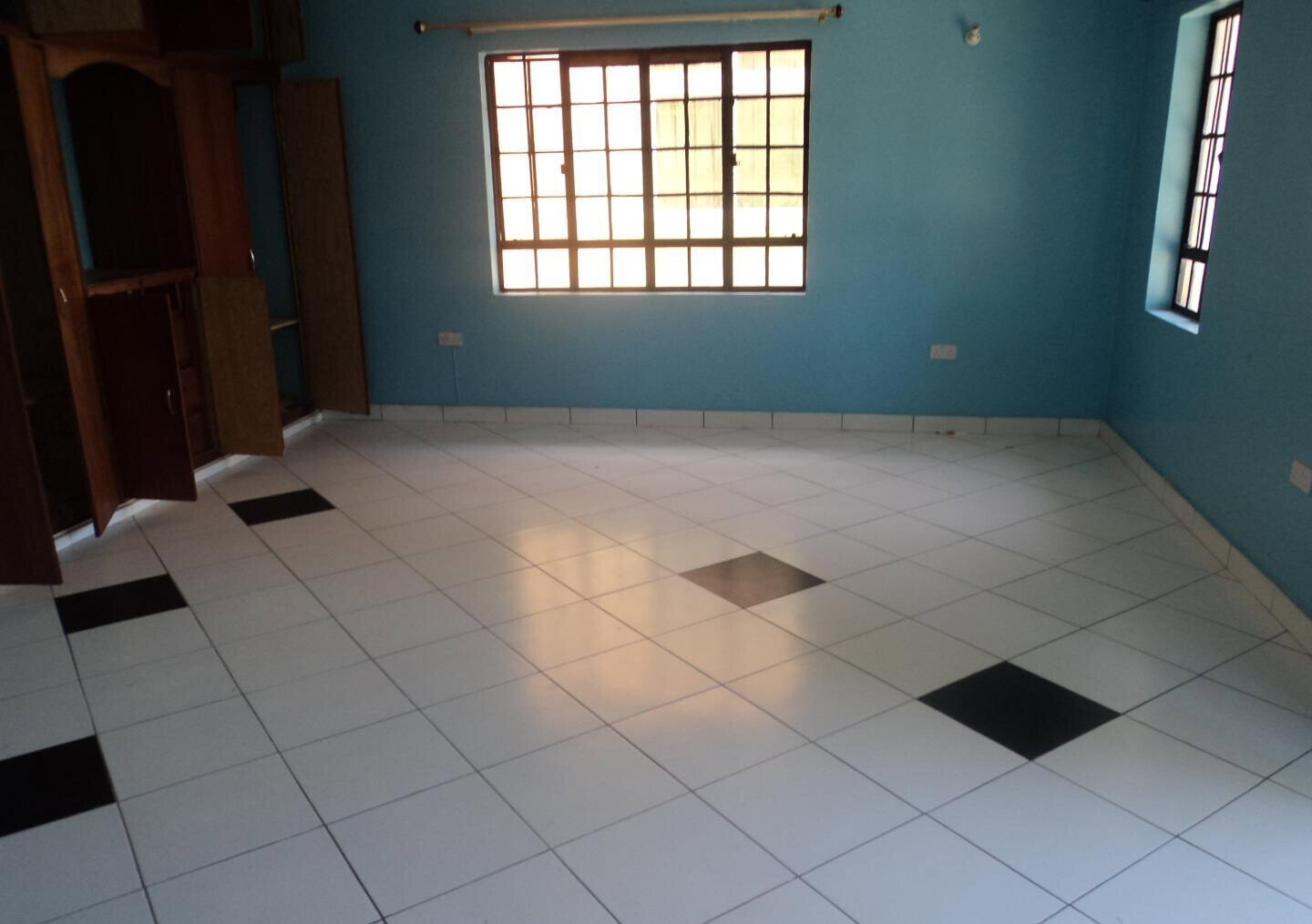 Spacious 4BR Maisonette on 1.2 Acres