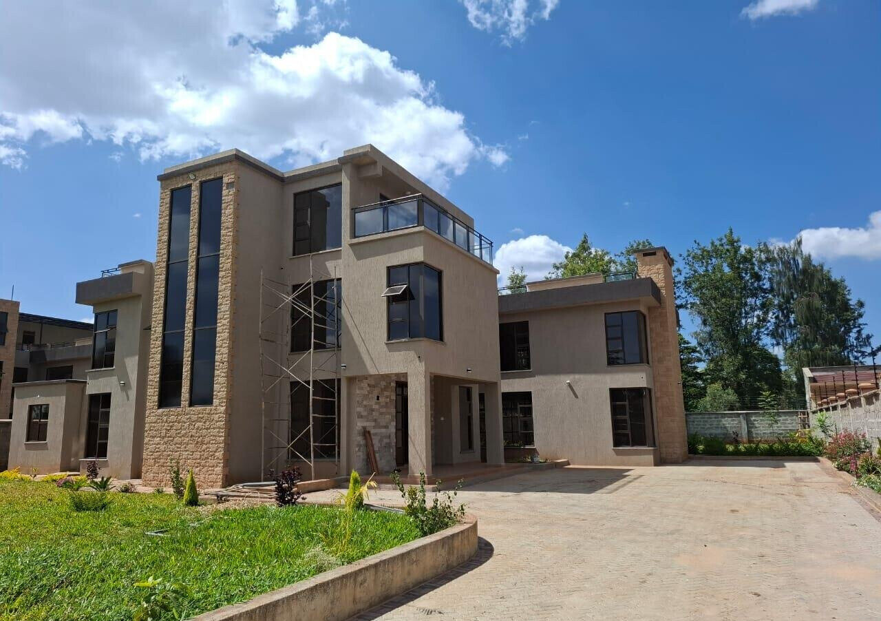 6-Bed Mansionette with DSQ on Half-Acre – Karen Hardy