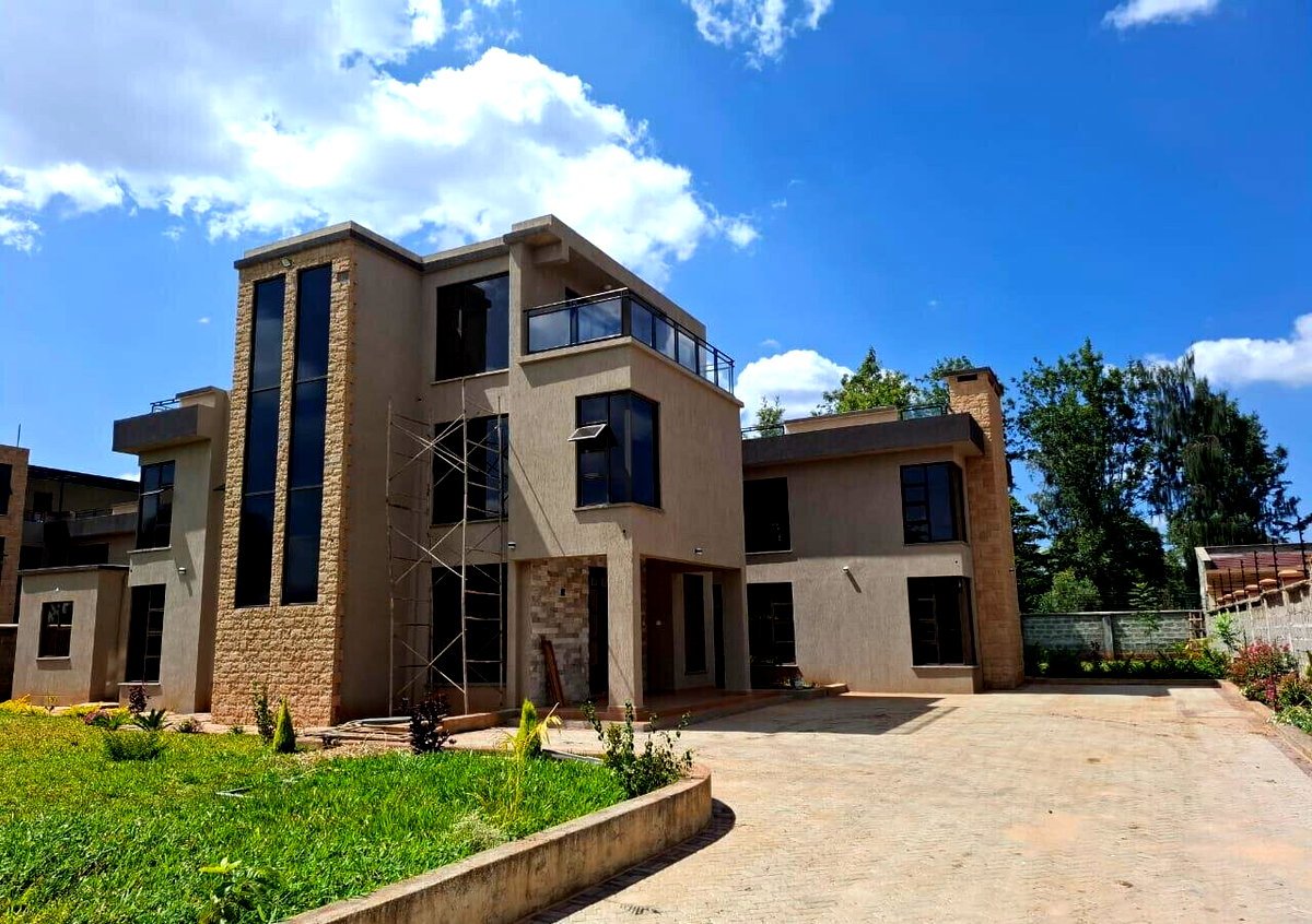 6-Bed Mansionette with DSQ on Half-Acre – Karen Hardy