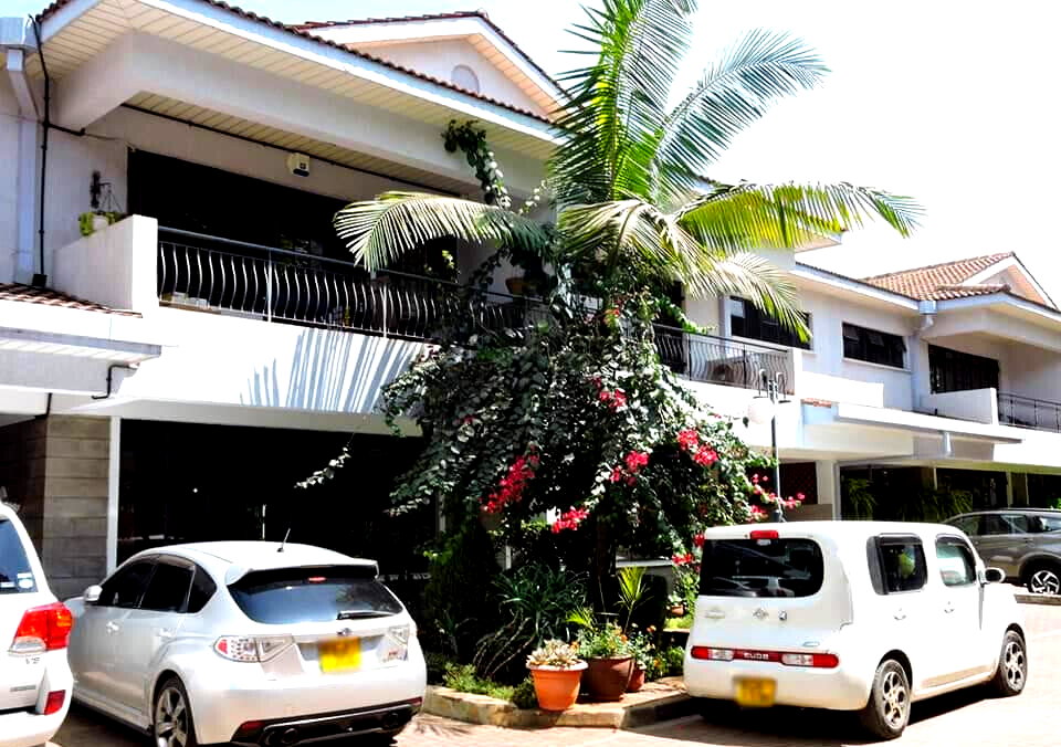 4-Ensuite Townhouse with DSQ & Solar - Westlands