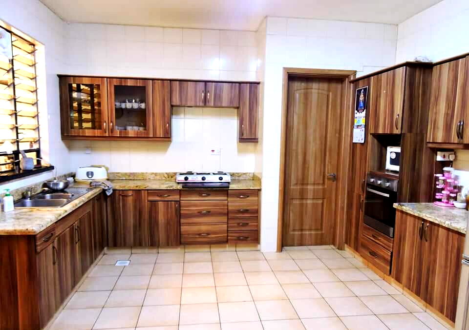 4-Ensuite Townhouse with DSQ & Solar - Westlands