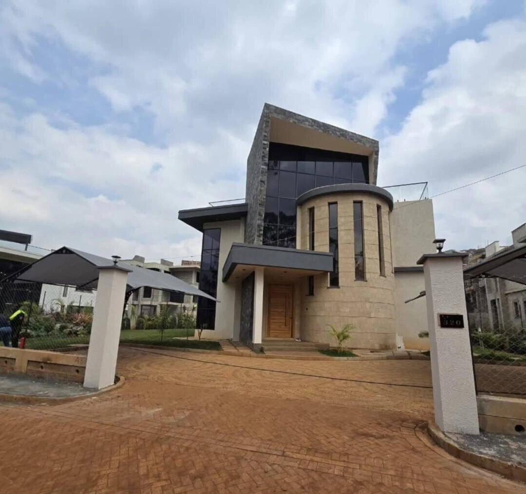 Italian Kitchen & Teak Joinery Townhouse - Loresho