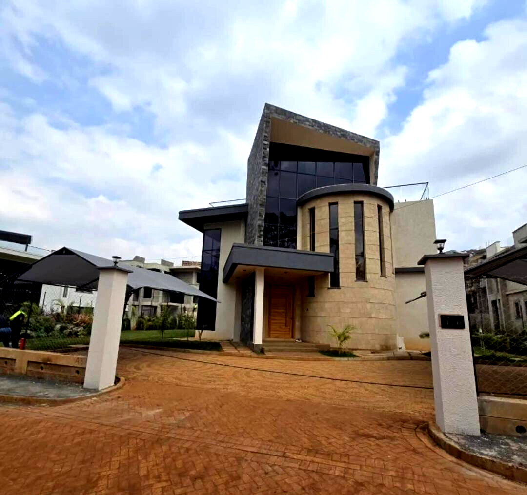Italian Kitchen & Teak Joinery Townhouse - Loresho