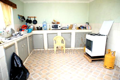 4bdrm Bungalow in Kiserian for sale - Image 10