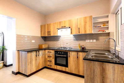 3bdrm Apartment in Gateway Mall Area for sale - Image 5