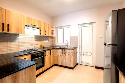 3bdrm Apartment in Gateway Mall Area for sale - Image 2