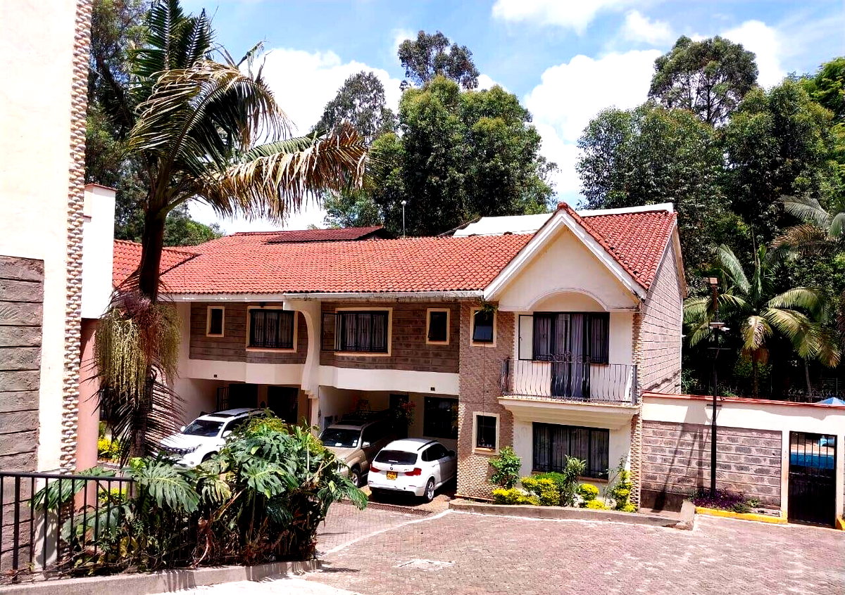 5-Ensuite Townhouse with Family Room & Pool - Spring Valley