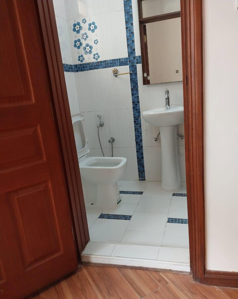 5-Ensuite Townhouse with Family Room & Pool - Spring Valley