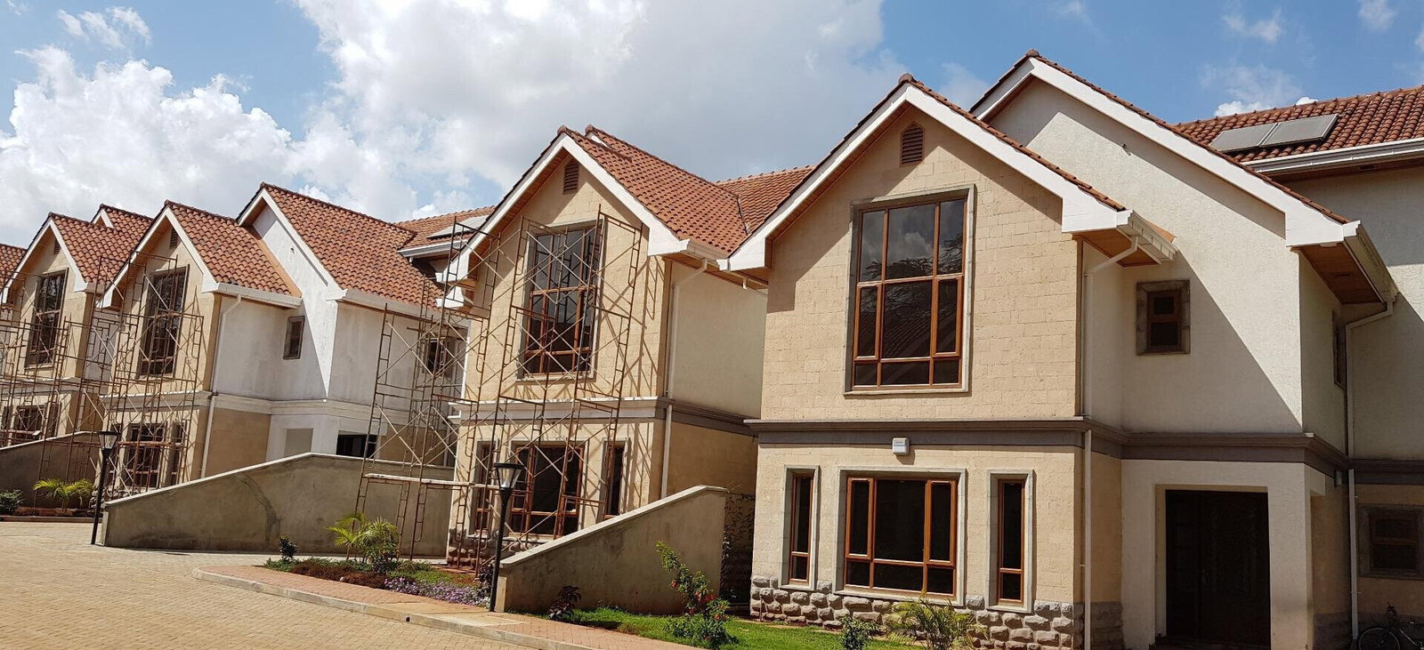 5-Ensuite Townhouse with Attic & Mahogany Finishes - Lavington
