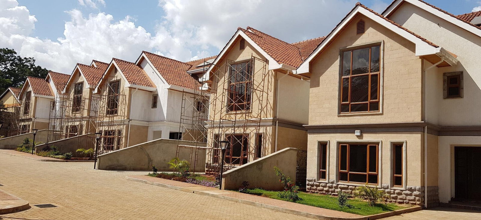 5-Ensuite Townhouse with Attic & Mahogany Finishes - Lavington