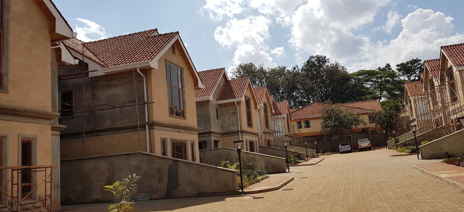 5-Ensuite Townhouse with Attic & Mahogany Finishes - Lavington