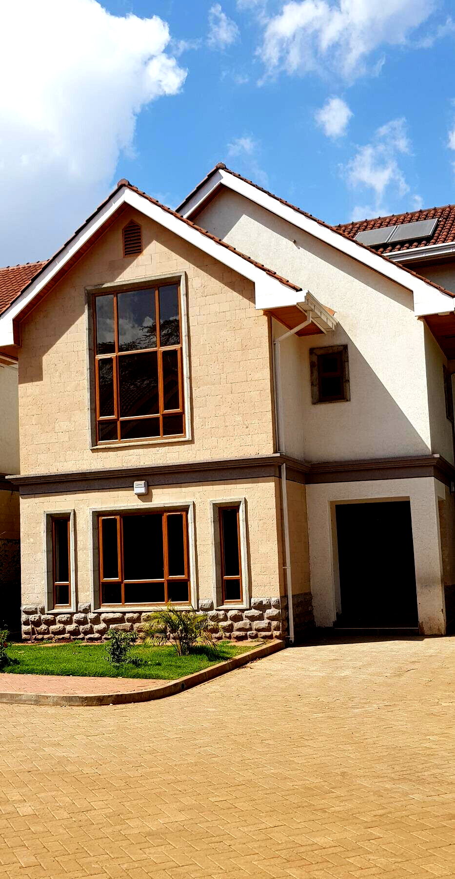 5-Ensuite Townhouse with Attic & Mahogany Finishes - Lavington