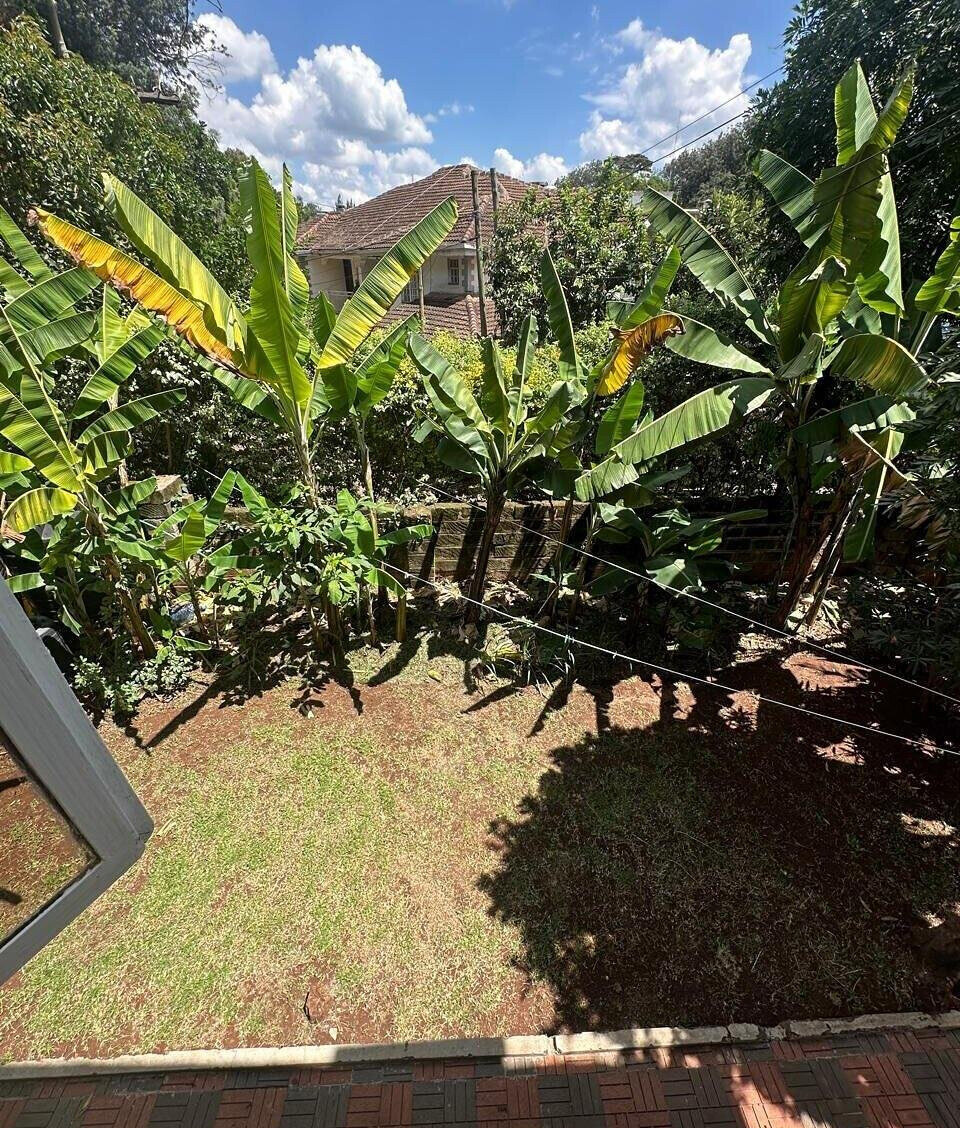 4-Bed Maisonette with DSQ & Front-Back Garden - Lavington