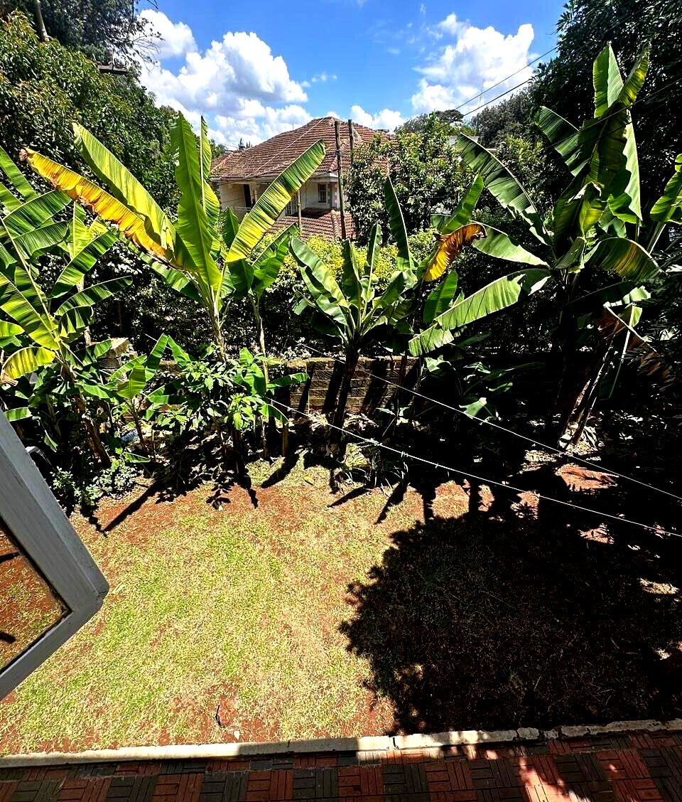 4-Bed Maisonette with DSQ & Front-Back Garden - Lavington