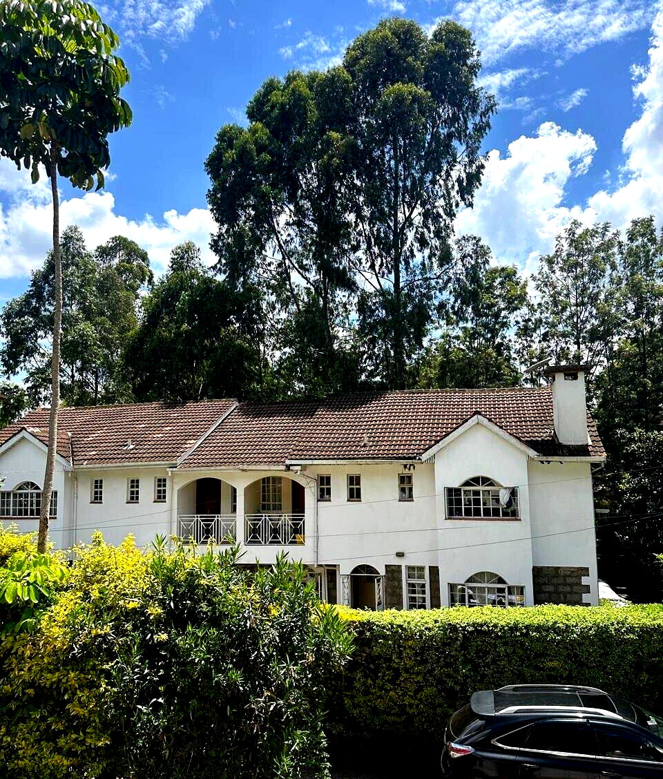 4-Bed Maisonette with DSQ & Front-Back Garden - Lavington