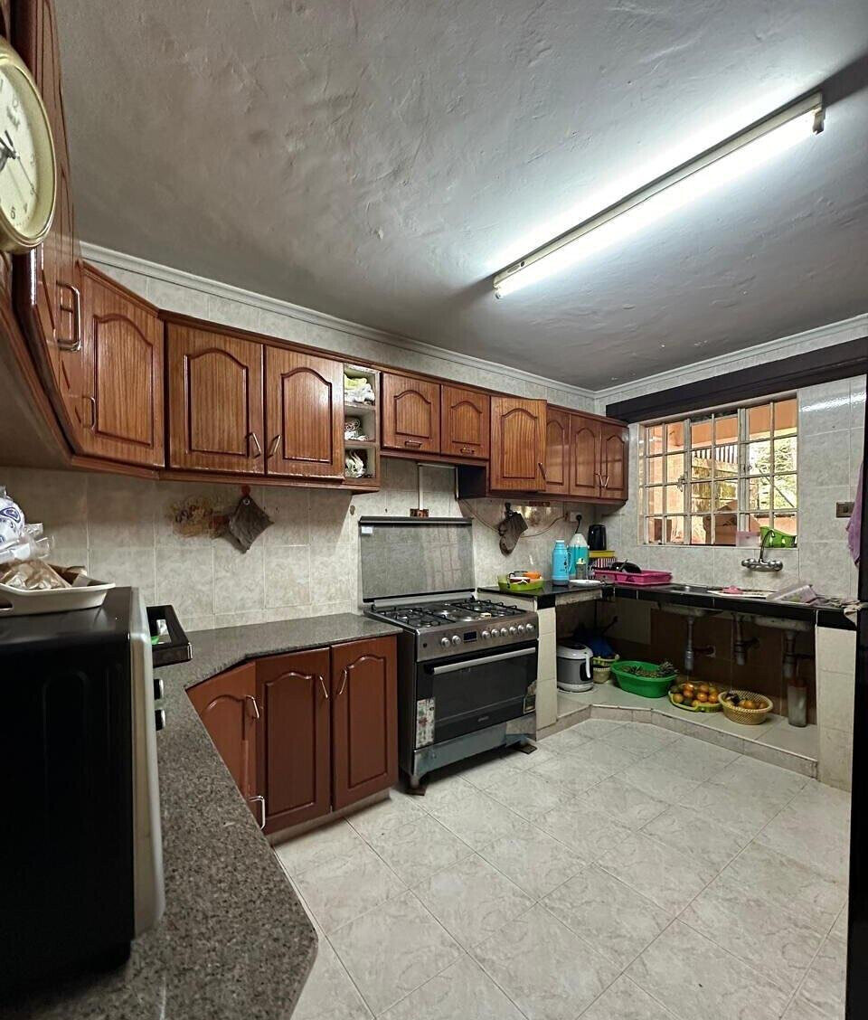 4-Bed Maisonette with DSQ & Front-Back Garden - Lavington