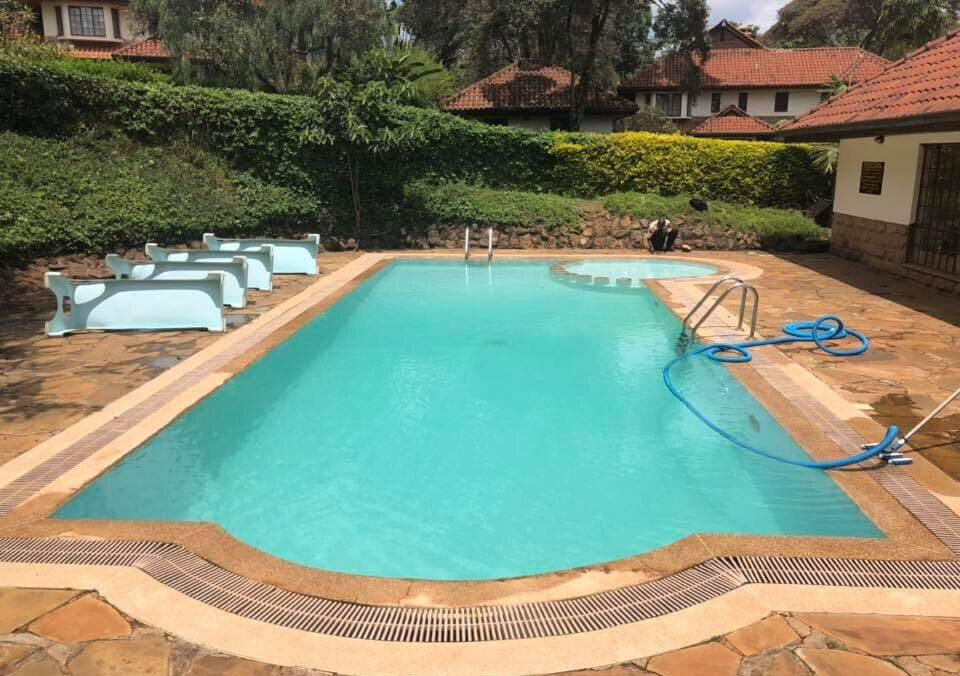 5BR All-Ensuite Townhouse with Pool & Clubhouse – Rosslyn