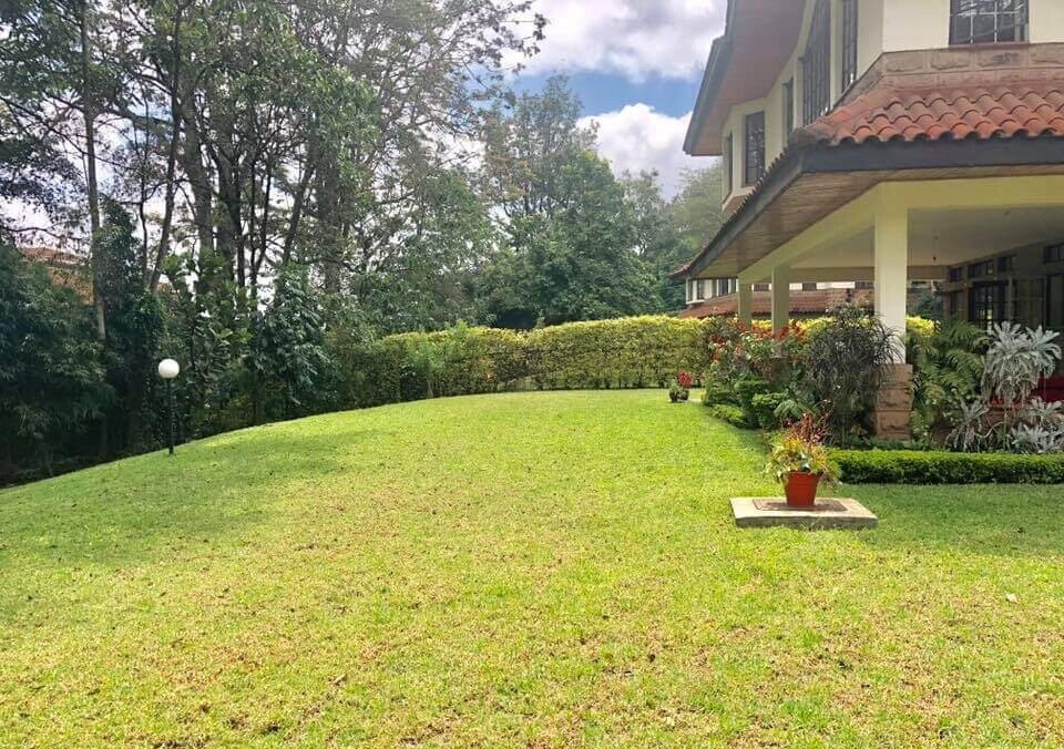 5BR All-Ensuite Townhouse with Pool & Clubhouse – Rosslyn