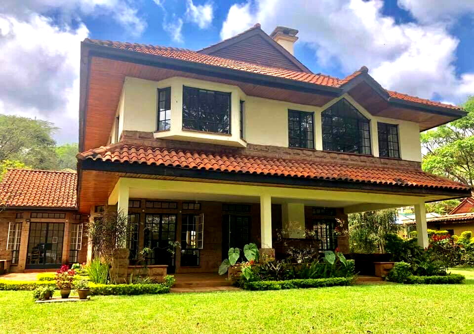 5BR All-Ensuite Townhouse with Pool & Clubhouse – Rosslyn