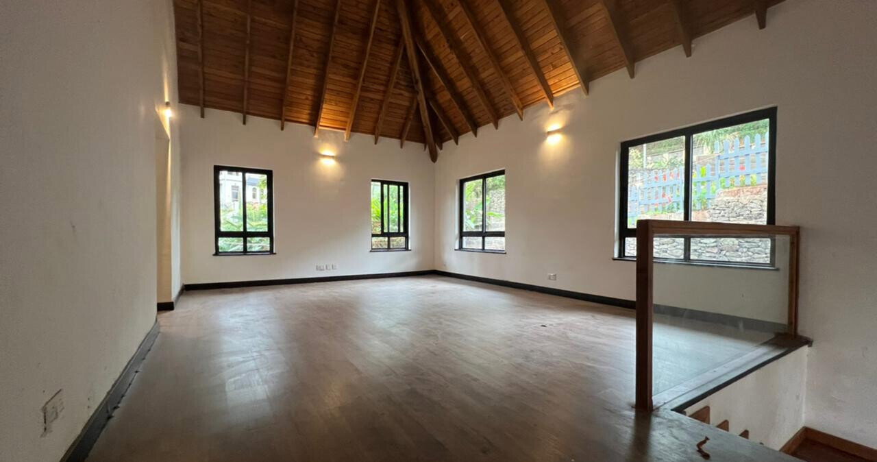 5-Ensuite Townhouse on 0.75 Acre with Jacuzzi & Steam Bath - Lower Kabete