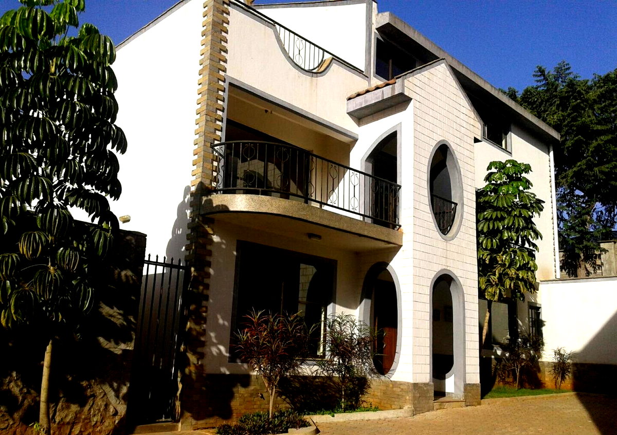 22-Unit Boutique Townhouse with Guest Ensuite & Study - Brookside