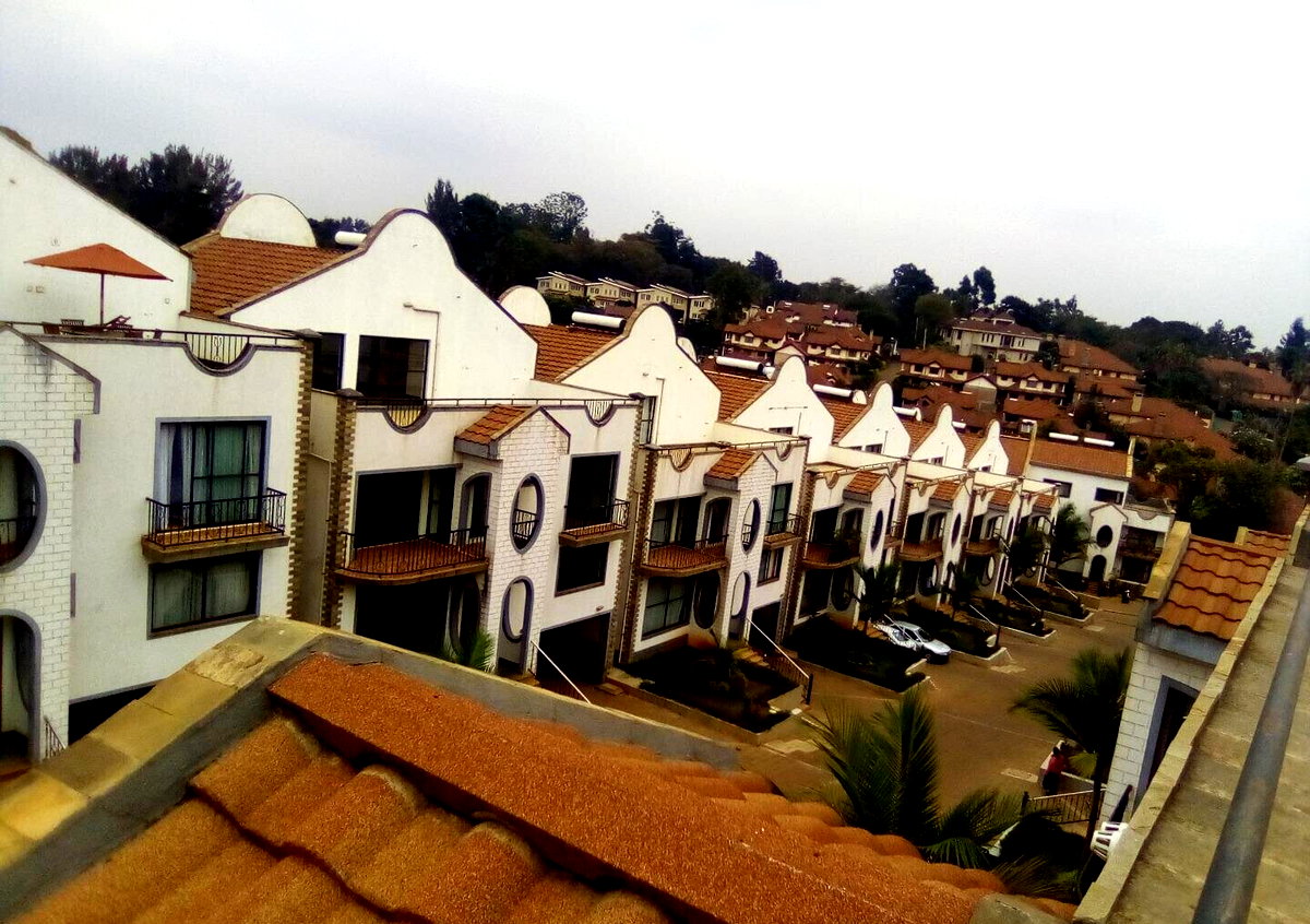 22-Unit Boutique Townhouse with Guest Ensuite & Study - Brookside