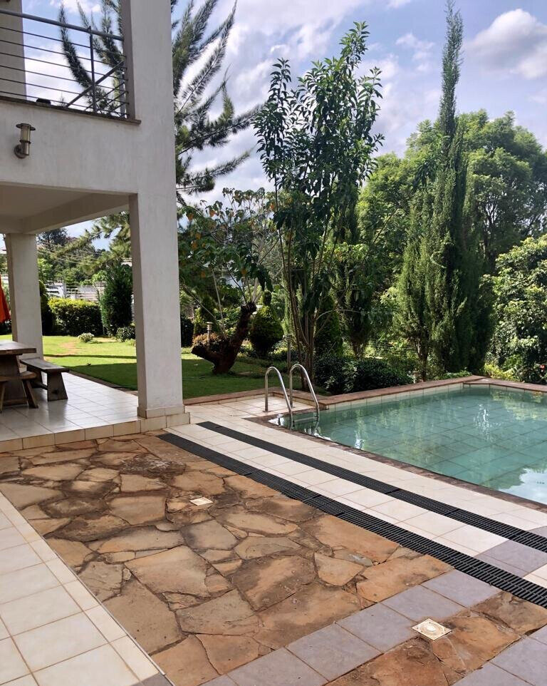 Half Acre Garden Home for Rent at KSh 450K