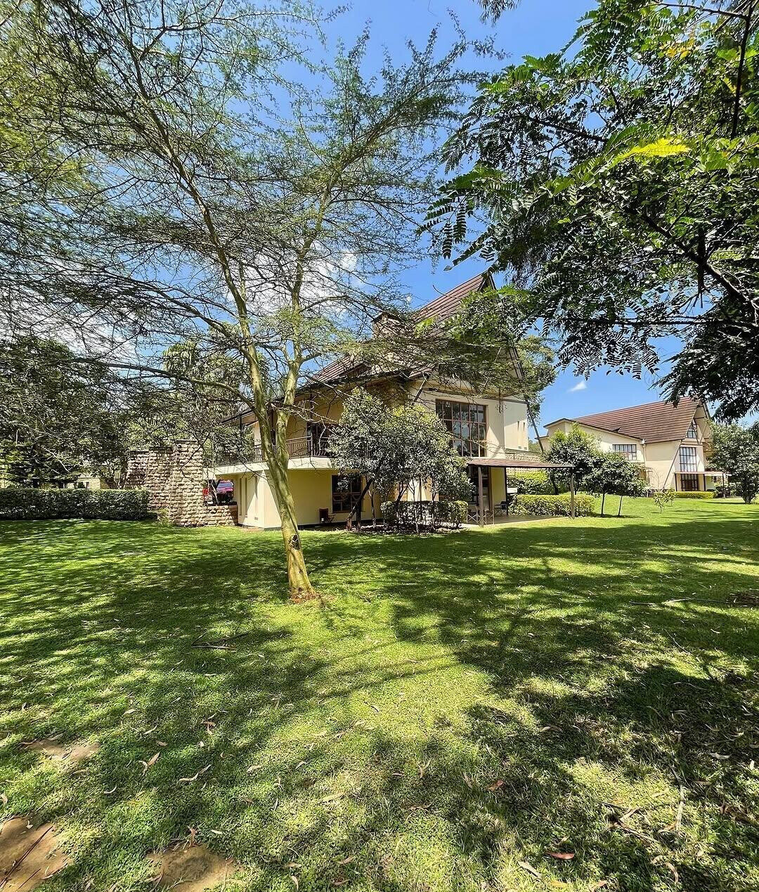 5-Ensuite Townhouse on 0.75-Acre with Lake & Clubhouse – Karen