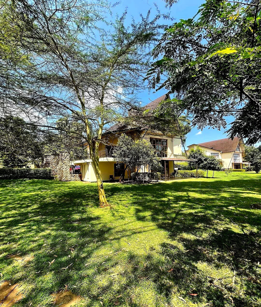 5-Ensuite Townhouse on 0.75-Acre with Lake & Clubhouse – Karen