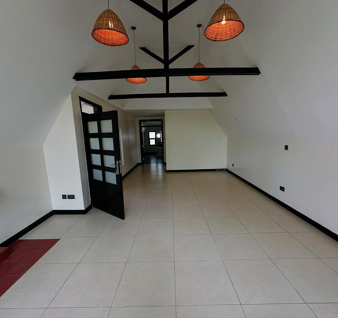 5-Ensuite Townhouse on 0.75-Acre with Lake & Clubhouse – Karen