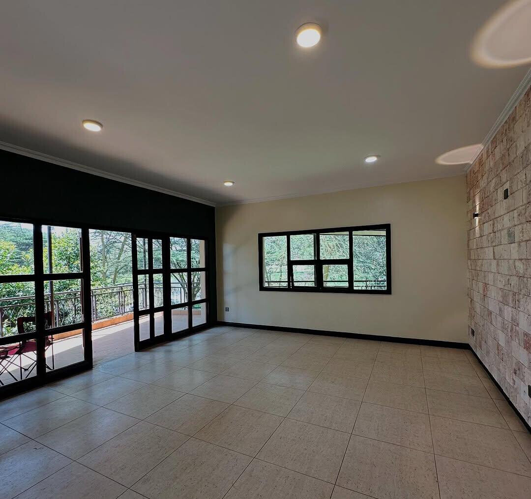 5-Ensuite Townhouse on 0.75-Acre with Lake & Clubhouse – Karen