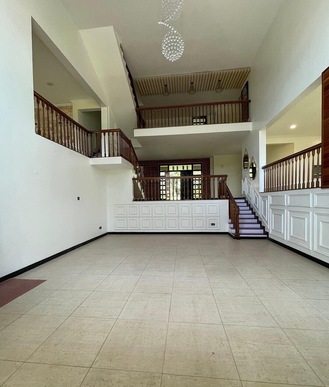 5-Ensuite Townhouse on 0.75-Acre with Lake & Clubhouse – Karen