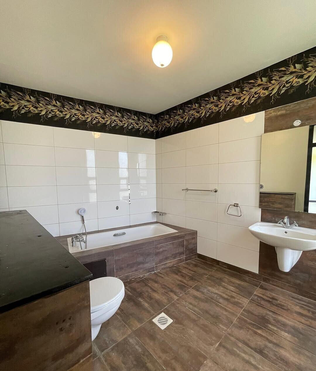 5-Ensuite Townhouse on 0.75-Acre with Lake & Clubhouse – Karen