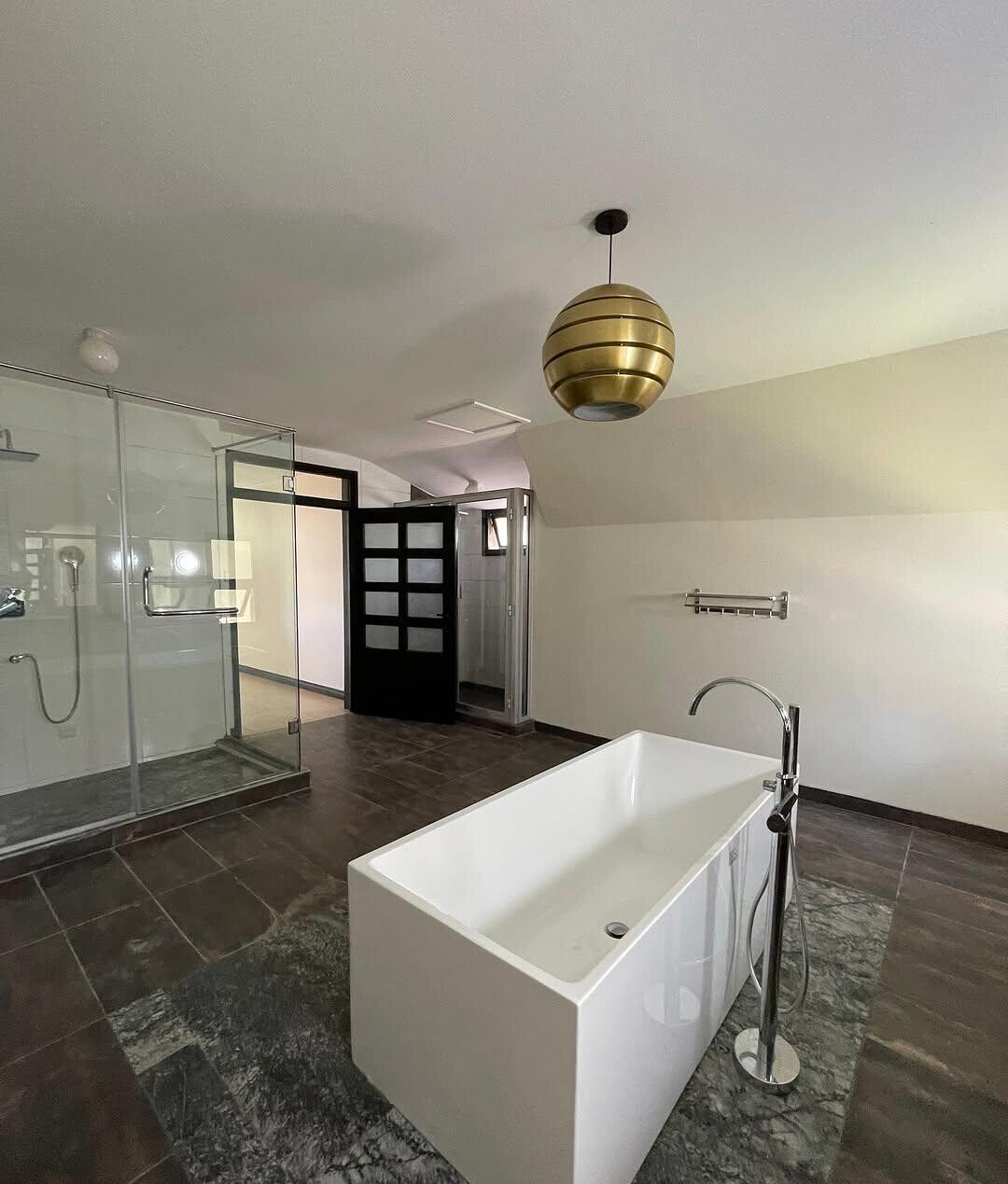 5-Ensuite Townhouse on 0.75-Acre with Lake & Clubhouse – Karen