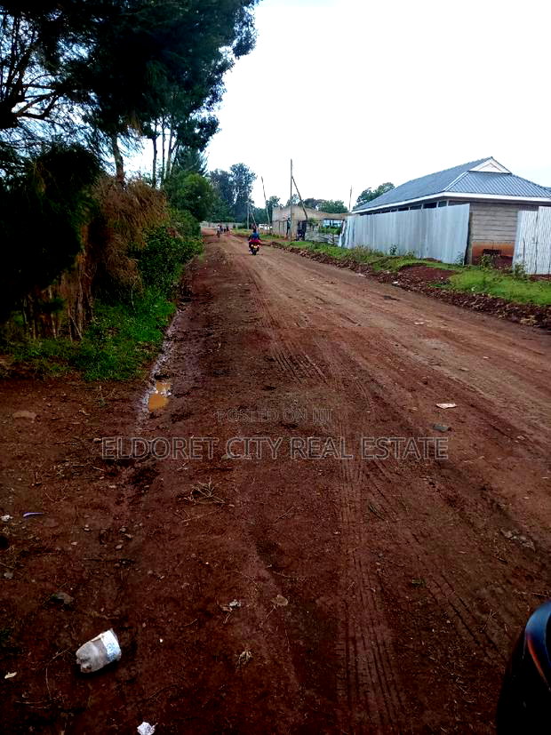 1/8 Plot Kapsoya 100 Metres From Tarmac