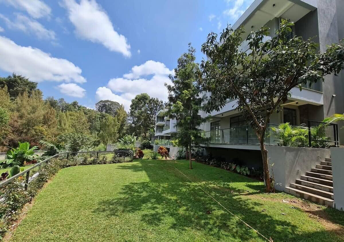 5 En-Suite Townhouse with UN Security & Generator - Kitisuru