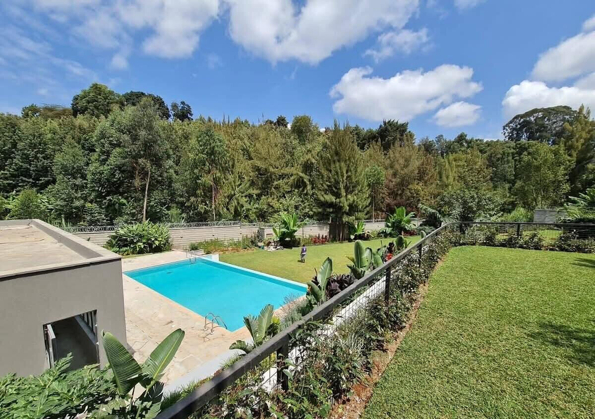 5 En-Suite Townhouse with UN Security & Generator - Kitisuru