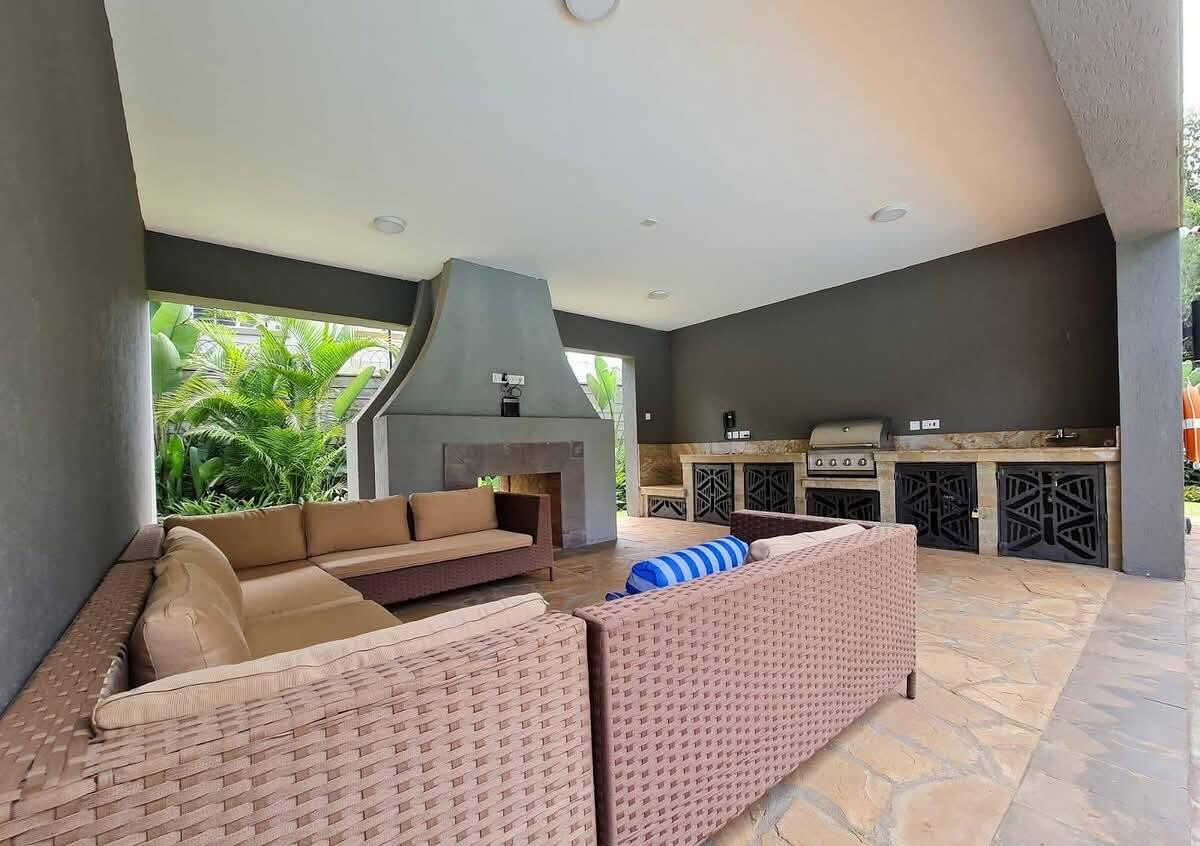 5 En-Suite Townhouse with UN Security & Generator - Kitisuru