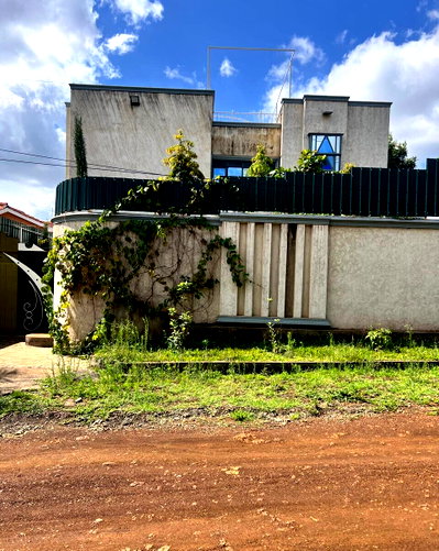 4BR All-Ensuite Townhouse with Own Gate & Ready Title - Membley