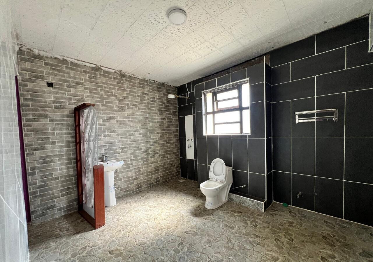 4BR All-Ensuite Townhouse with Own Gate & Ready Title - Membley