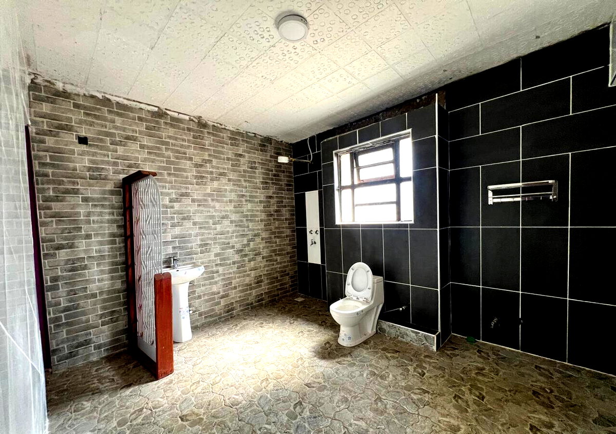 4BR All-Ensuite Townhouse with Own Gate & Ready Title - Membley