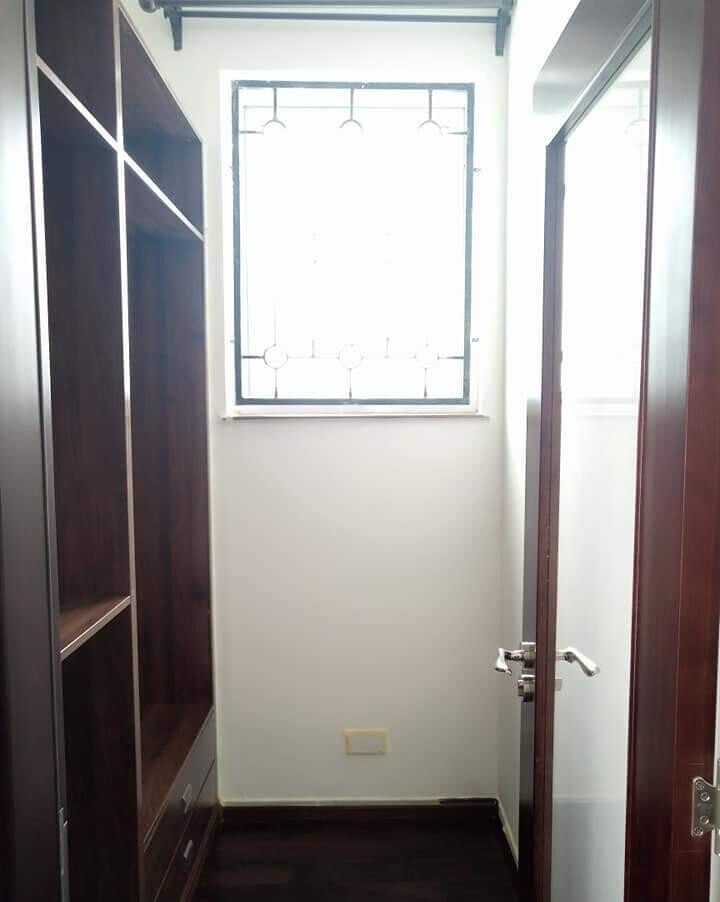 Tri-Level 5BR Townhouse with Two Kitchens & Study - Lavington