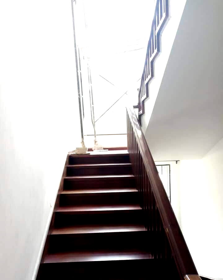 Tri-Level 5BR Townhouse with Two Kitchens & Study - Lavington
