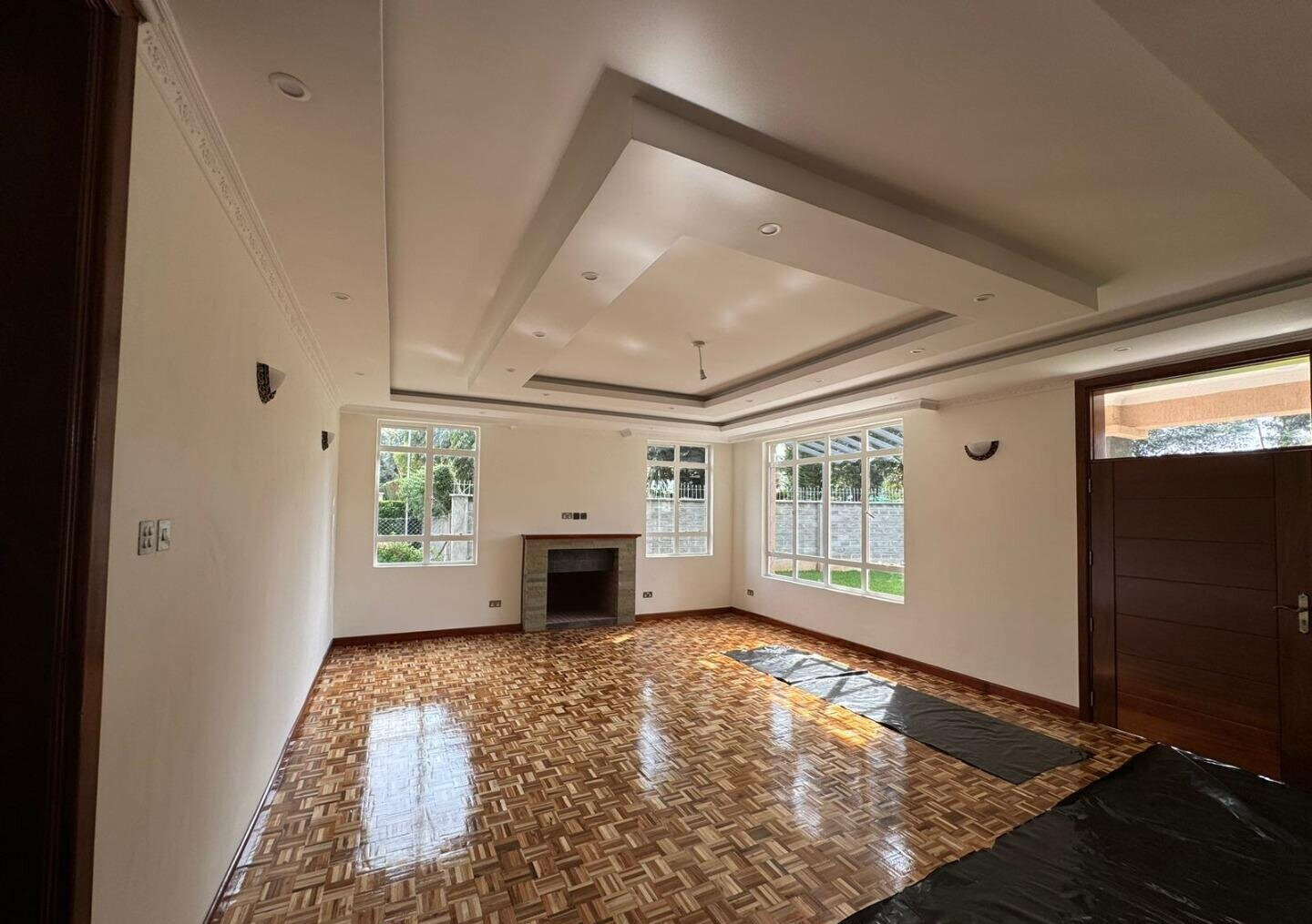 5BR All-Ensuite Townhouse with Dual Access - Garden Estate