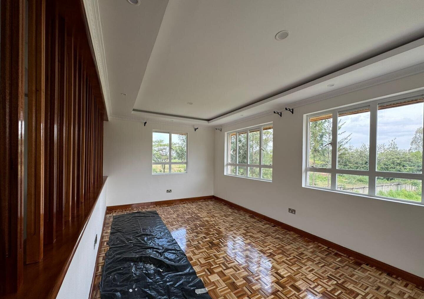5BR All-Ensuite Townhouse with Dual Access - Garden Estate